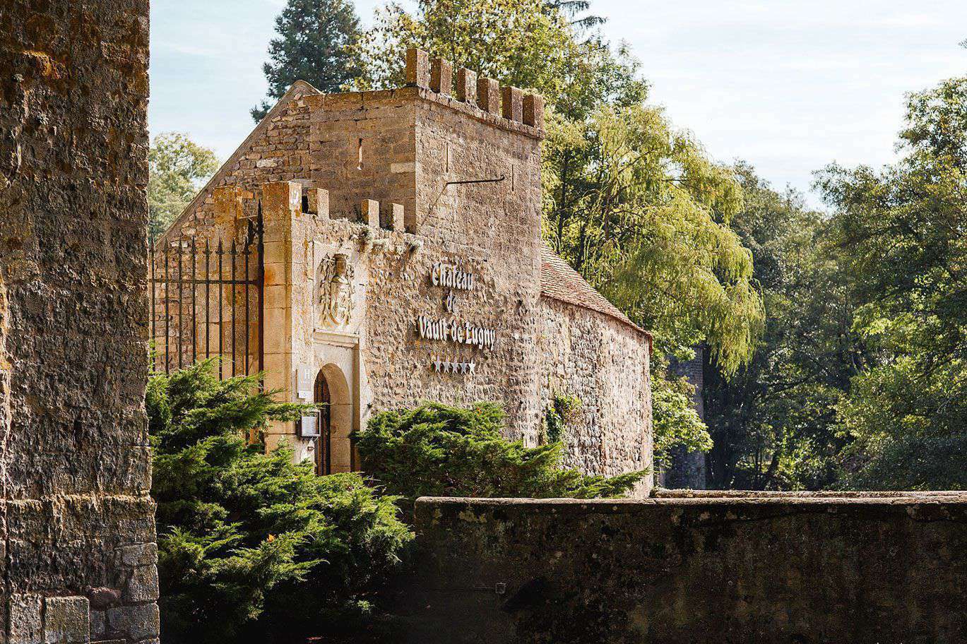 Chateau De Vault De Lugny Exterior photo